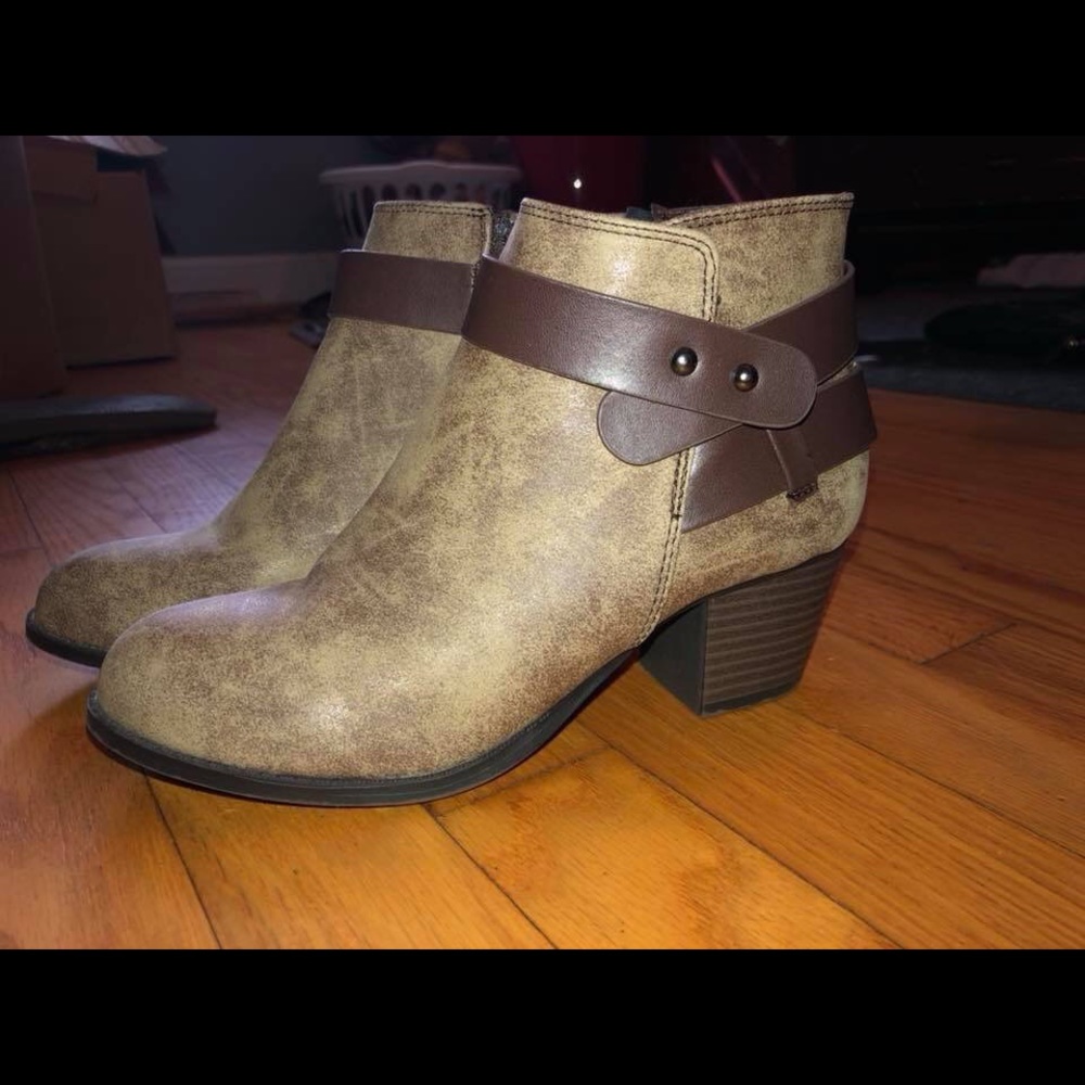 Women’s Booties Size 6